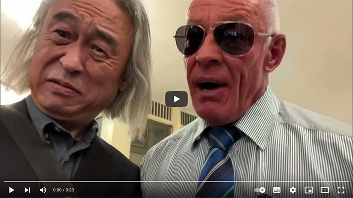 Frankfurt Wahlabend die zwei parteilose Kandidaten Feng Xu und Bahnbabo im Römer 